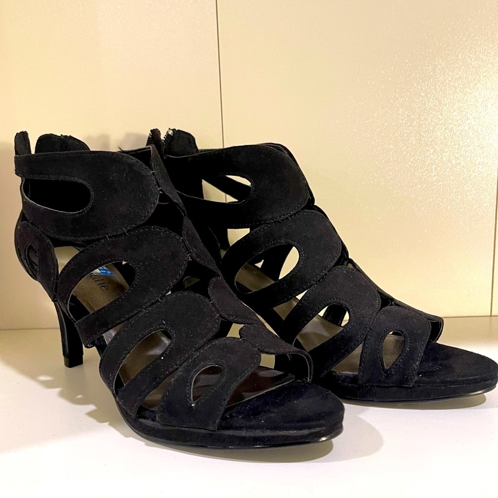 Kelly & Katie Black Strappy Heeled Sandals with back zipper Size 6